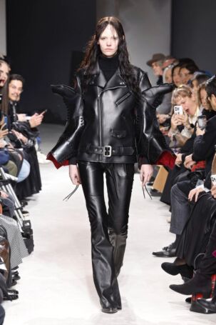 9/34 | Junya Watanabe Fall 2025 | Photo: NOWFASHION.com Junya Watanabe Fall 2025 | Photo: NOWFASHION.com