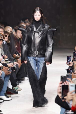 10/34 | Junya Watanabe Fall 2025 | Photo: NOWFASHION.com Junya Watanabe Fall 2025 | Photo: NOWFASHION.com