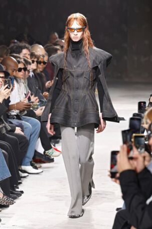 12/34 | Junya Watanabe Fall 2025 | Photo: NOWFASHION.com Junya Watanabe Fall 2025 | Photo: NOWFASHION.com