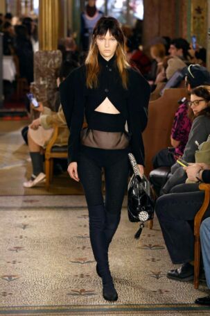 4/39 | Kiko Kostadinov Fall 2025 | Photo: NOWFASHION.com Kiko Kostadinov Fall 2025 | Photo: NOWFASHION.com