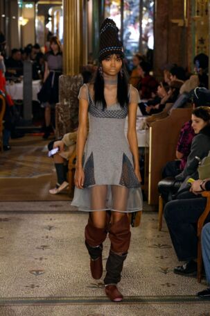 8/39 | Kiko Kostadinov Fall 2025 | Photo: NOWFASHION.com Kiko Kostadinov Fall 2025 | Photo: NOWFASHION.com
