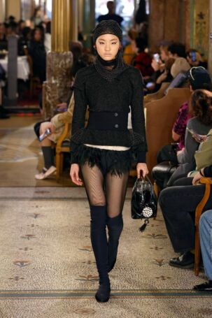 11/39 | Kiko Kostadinov Fall 2025 | Photo: NOWFASHION.com Kiko Kostadinov Fall 2025 | Photo: NOWFASHION.com