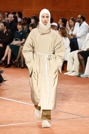 11/55 | Lacoste Fall 2025 | Photo: NOWFASHION.com Lacoste Fall 2025 | Photo: NOWFASHION.com