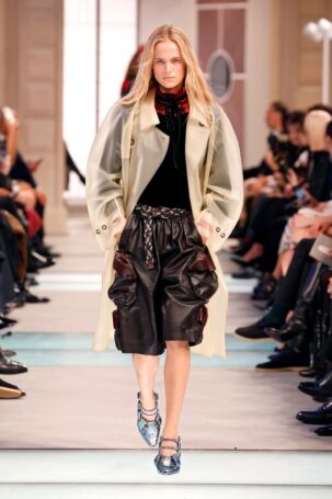 2/62 | Louis Vuitton Fall 2025 | Photo: NOWFASHION.com Louis Vuitton Fall 2025 | Photo: NOWFASHION.com