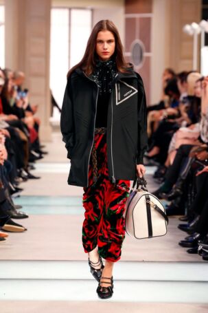 4/62 | Louis Vuitton Fall 2025 | Photo: NOWFASHION.com Louis Vuitton Fall 2025 | Photo: NOWFASHION.com