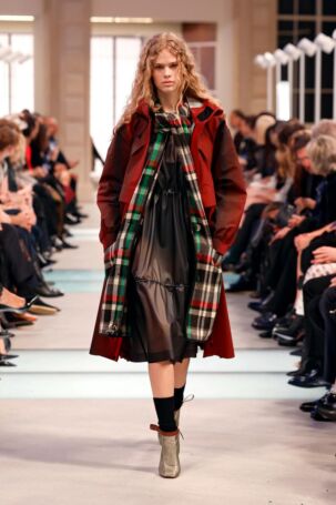7/62 | Louis Vuitton Fall 2025 | Photo: NOWFASHION.com Louis Vuitton Fall 2025 | Photo: NOWFASHION.com