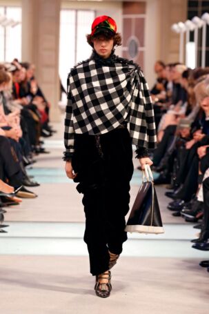 8/62 | Louis Vuitton Fall 2025 | Photo: NOWFASHION.com Louis Vuitton Fall 2025 | Photo: NOWFASHION.com