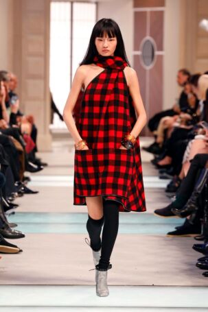 10/62 | Louis Vuitton Fall 2025 | Photo: NOWFASHION.com Louis Vuitton Fall 2025 | Photo: NOWFASHION.com