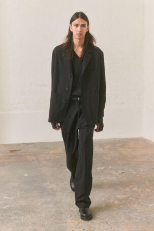 2/39 | Margaret Howell Fall 2025 | Photo: Ola Rindal | Courtesy of Margaret Howell Margaret Howell Fall 2025 | Photo: Ola Rindal | Courtesy of Margaret Howell