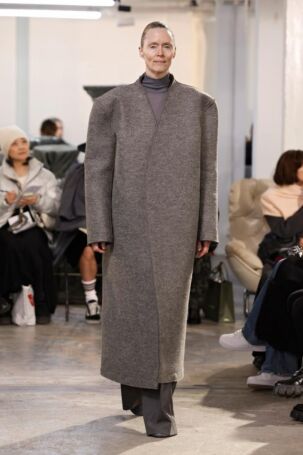 2/49 | Marie Adam-Leenaerdt Fall 2025 | Photo: NOWFASHION.com Marie Adam-Leenaerdt Fall 2025 | Photo: NOWFASHION.com