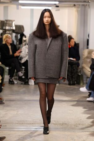 6/49 | Marie Adam-Leenaerdt Fall 2025 | Photo: NOWFASHION.com Marie Adam-Leenaerdt Fall 2025 | Photo: NOWFASHION.com