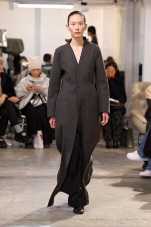 8/49 | Marie Adam-Leenaerdt Fall 2025 | Photo: NOWFASHION.com Marie Adam-Leenaerdt Fall 2025 | Photo: NOWFASHION.com