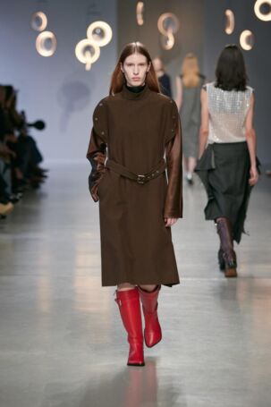8/49 | Niccolò Pasqualetti Fall 2025 | Photo: Luca Tombolini | Courtesy of Niccolò Pasqualetti Niccolò Pasqualetti Fall 2025 | Photo: Luca Tombolini | Courtesy of Niccolò Pasqualetti