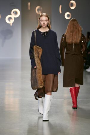 9/49 | Niccolò Pasqualetti Fall 2025 | Photo: Luca Tombolini | Courtesy of Niccolò Pasqualetti Niccolò Pasqualetti Fall 2025 | Photo: Luca Tombolini | Courtesy of Niccolò Pasqualetti