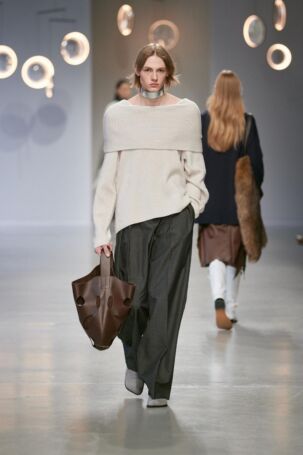 10/49 | Niccolò Pasqualetti Fall 2025 | Photo: Luca Tombolini | Courtesy of Niccolò Pasqualetti Niccolò Pasqualetti Fall 2025 | Photo: Luca Tombolini | Courtesy of Niccolò Pasqualetti