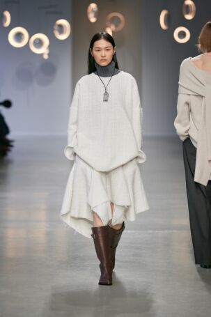 11/49 | Niccolò Pasqualetti Fall 2025 | Photo: Luca Tombolini | Courtesy of Niccolò Pasqualetti Niccolò Pasqualetti Fall 2025 | Photo: Luca Tombolini | Courtesy of Niccolò Pasqualetti