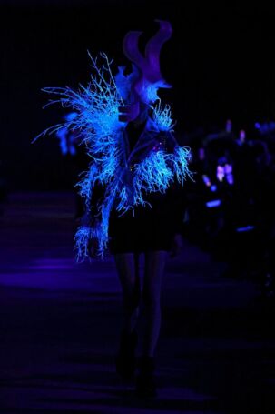 1/32 | Noir Kei Ninomiya Fall 2025 | Photo: NOWFASHION.com Noir Kei Ninomiya Fall 2025 | Photo: NOWFASHION.com