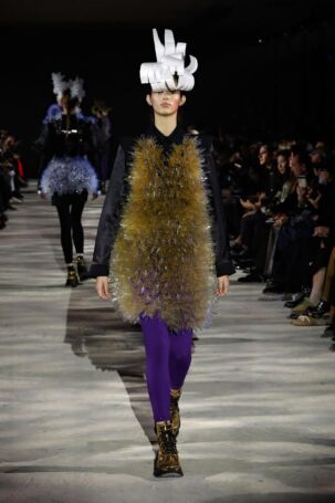 5/32 | Noir Kei Ninomiya Fall 2025 | Photo: NOWFASHION.com Noir Kei Ninomiya Fall 2025 | Photo: NOWFASHION.com