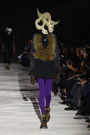 6/32 | Noir Kei Ninomiya Fall 2025 | Photo: NOWFASHION.com Noir Kei Ninomiya Fall 2025 | Photo: NOWFASHION.com