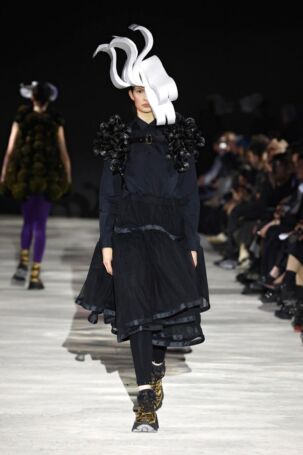 11/32 | Noir Kei Ninomiya Fall 2025 | Photo: NOWFASHION.com Noir Kei Ninomiya Fall 2025 | Photo: NOWFASHION.com
