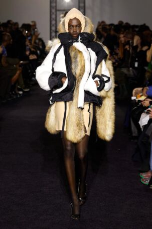 4/43 | Ottolinger Fall 2025 | Photo: NOWFASHION.com Ottolinger Fall 2025 | Photo: NOWFASHION.com