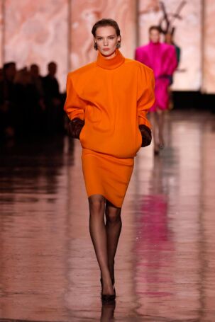 2/46 | Saint Laurent Fall 2025 | Photo: NOWFASHION.com Saint Laurent Fall 2025 | Photo: NOWFASHION.com