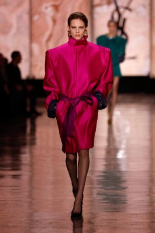 3/46 | Saint Laurent Fall 2025 | Photo: NOWFASHION.com Saint Laurent Fall 2025 | Photo: NOWFASHION.com