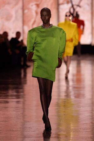 6/46 | Saint Laurent Fall 2025 | Photo: NOWFASHION.com Saint Laurent Fall 2025 | Photo: NOWFASHION.com
