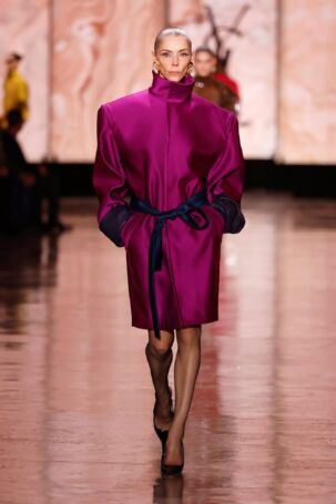 11/46 | Saint Laurent Fall 2025 | Photo: NOWFASHION.com Saint Laurent Fall 2025 | Photo: NOWFASHION.com