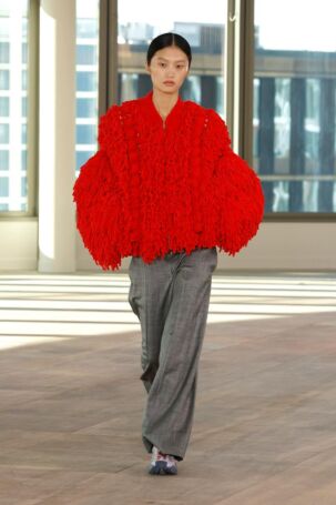 6/46 | Stella McCartney Fall 2025 | Photo: NOWFASHION.com Stella McCartney Fall 2025 | Photo: NOWFASHION.com