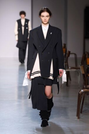 1/41 | Ujoh Fall 2025 | Photo: NOWFASHION.com Ujoh Fall 2025 | Photo: NOWFASHION.com