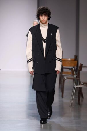 2/41 | Ujoh Fall 2025 | Photo: NOWFASHION.com Ujoh Fall 2025 | Photo: NOWFASHION.com