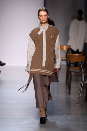 8/41 | Ujoh Fall 2025 | Photo: NOWFASHION.com Ujoh Fall 2025 | Photo: NOWFASHION.com