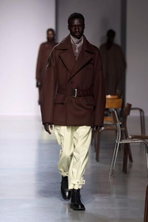 9/41 | Ujoh Fall 2025 | Photo: NOWFASHION.com Ujoh Fall 2025 | Photo: NOWFASHION.com