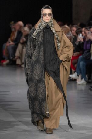 6/34 | Uma Wang Fall 2025 | Photo: NOWFASHION.com Uma Wang Fall 2025 | Photo: NOWFASHION.com
