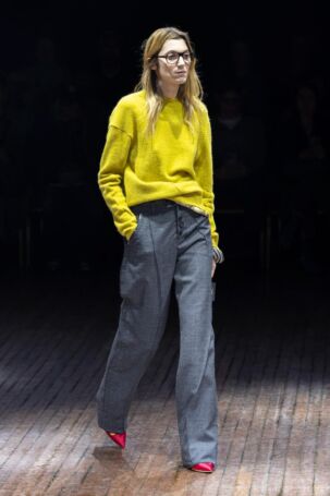 2/51 | Undercover Fall 2025 | Photo: NOWFASHION.com Undercover Fall 2025 | Photo: NOWFASHION.com