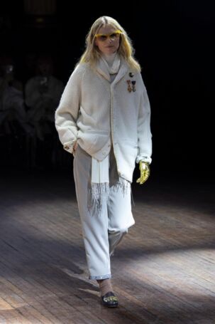4/51 | Undercover Fall 2025 | Photo: NOWFASHION.com Undercover Fall 2025 | Photo: NOWFASHION.com