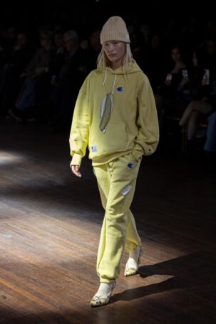 6/51 | Undercover Fall 2025 | Photo: NOWFASHION.com Undercover Fall 2025 | Photo: NOWFASHION.com