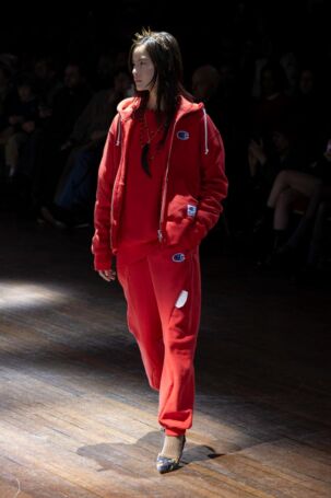 7/51 | Undercover Fall 2025 | Photo: NOWFASHION.com Undercover Fall 2025 | Photo: NOWFASHION.com