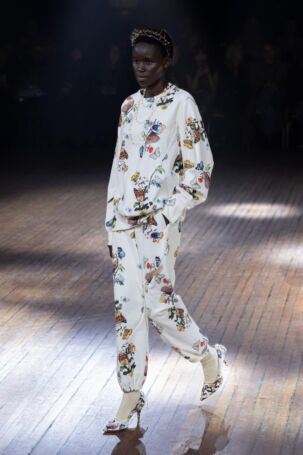 8/51 | Undercover Fall 2025 | Photo: NOWFASHION.com Undercover Fall 2025 | Photo: NOWFASHION.com