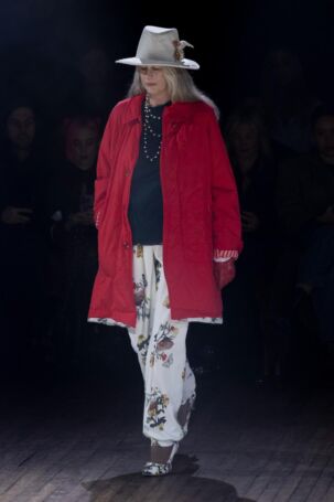 9/51 | Undercover Fall 2025 | Photo: NOWFASHION.com Undercover Fall 2025 | Photo: NOWFASHION.com