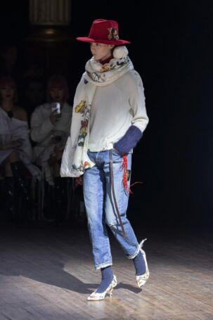 11/51 | Undercover Fall 2025 | Photo: NOWFASHION.com Undercover Fall 2025 | Photo: NOWFASHION.com