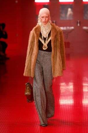 2/85 | Valentino Fall 2025 | Photo: NOWFASHION.com Valentino Fall 2025 | Photo: NOWFASHION.com