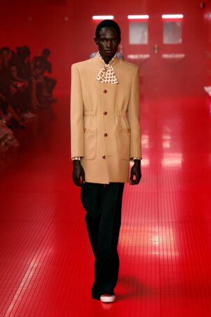 9/85 | Valentino Fall 2025 | Photo: NOWFASHION.com Valentino Fall 2025 | Photo: NOWFASHION.com