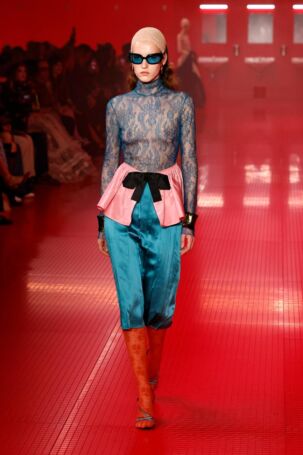 10/85 | Valentino Fall 2025 | Photo: NOWFASHION.com Valentino Fall 2025 | Photo: NOWFASHION.com