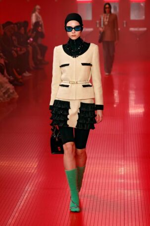 12/85 | Valentino Fall 2025 | Photo: NOWFASHION.com Valentino Fall 2025 | Photo: NOWFASHION.com