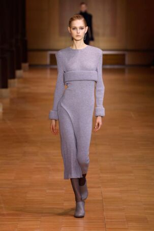 3/38 | Véronique Leroy Fall 2025 | Photo: NOWFASHION.com Véronique Leroy Fall 2025 | Photo: NOWFASHION.com