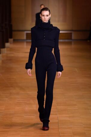 4/38 | Véronique Leroy Fall 2025 | Photo: NOWFASHION.com Véronique Leroy Fall 2025 | Photo: NOWFASHION.com