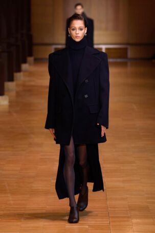 5/38 | Véronique Leroy Fall 2025 | Photo: NOWFASHION.com Véronique Leroy Fall 2025 | Photo: NOWFASHION.com