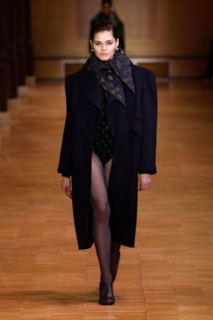 6/38 | Véronique Leroy Fall 2025 | Photo: NOWFASHION.com Véronique Leroy Fall 2025 | Photo: NOWFASHION.com
